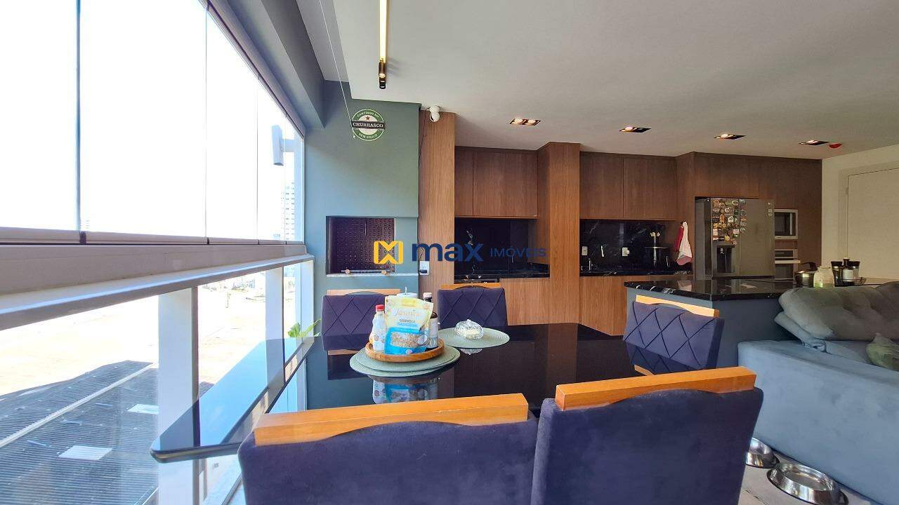 Apartamento à venda no Ressacada: Sacada com churrasqueira