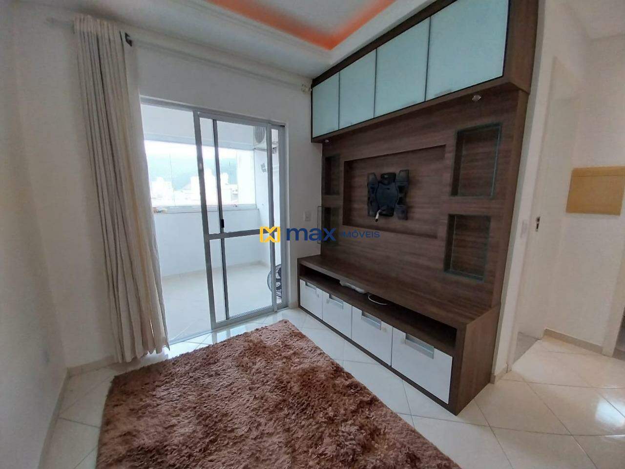 Apartamento à venda no Ressacada: Sala de estar e sacada 