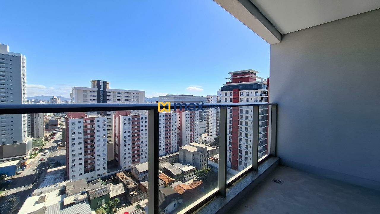 Apartamento à venda no Centro: Sacada com churrasqueira