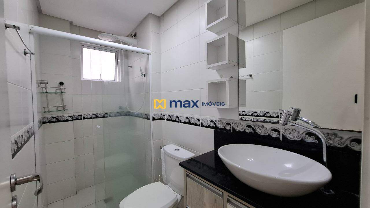 Apartamento para aluguel no Cordeiros: Banheiro social