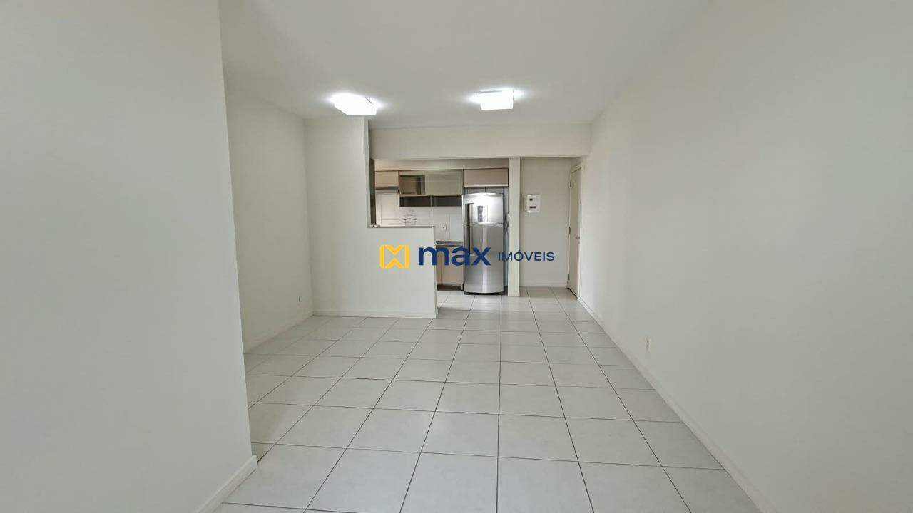 Apartamento para aluguel no Cordeiros: Sala de estar/jantar