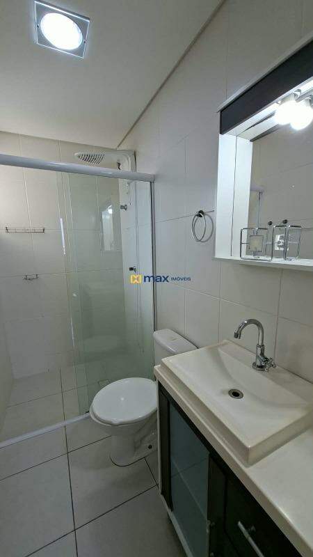 Apartamento para aluguel no Cordeiros: Banheiro social