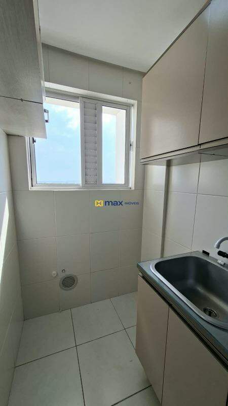 Apartamento para aluguel no Cordeiros: Área de serviço