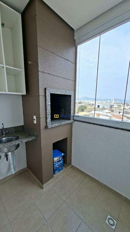 Apartamento para aluguel no Cordeiros: Sacada com churrasqueira