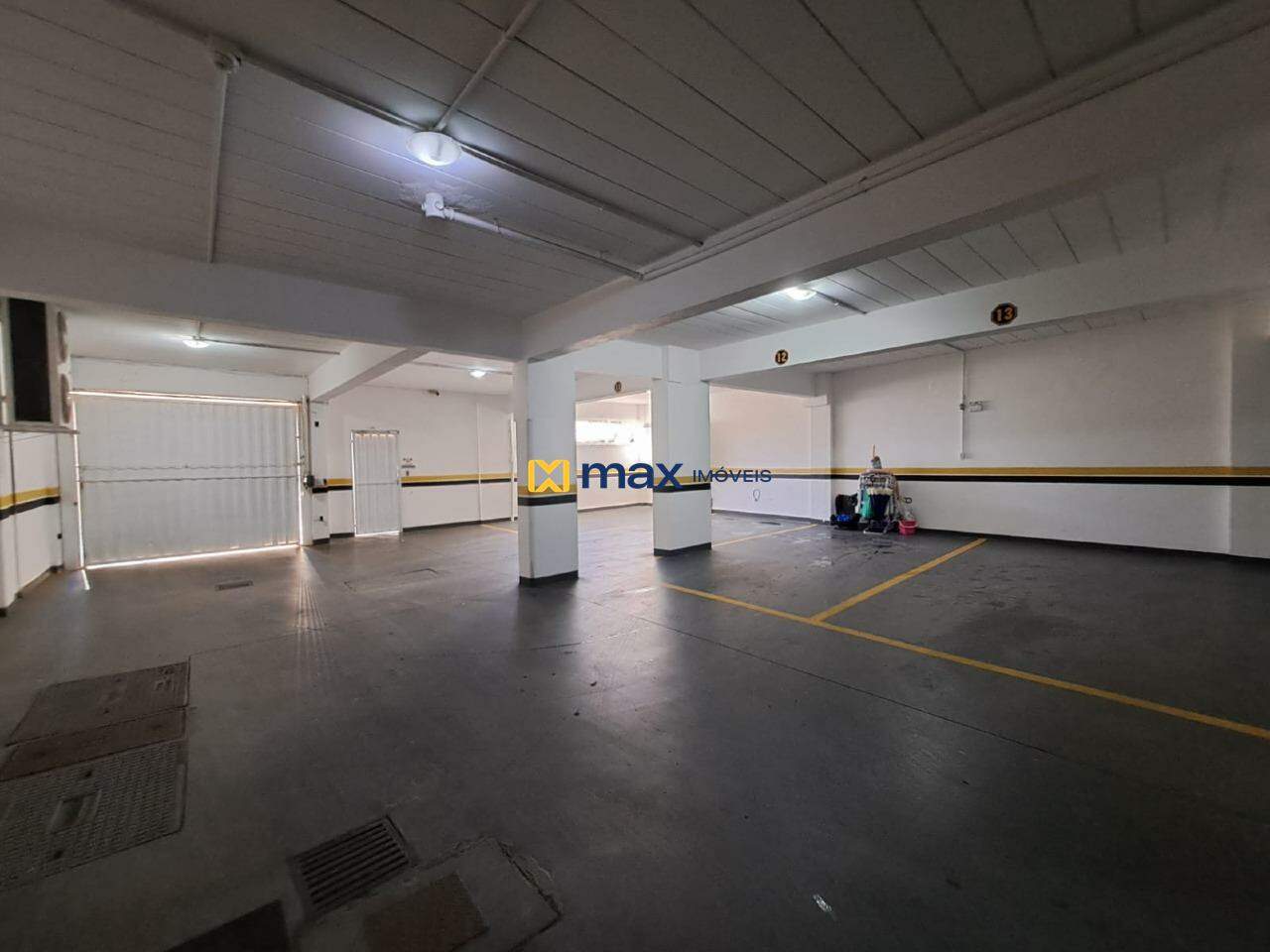 Apartamento para aluguel no Centro: Entrada da garagem