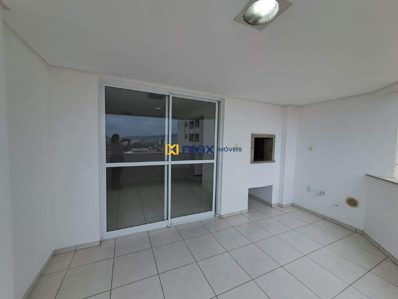 Apartamento para aluguel no Centro: Sacada com churrasqueira