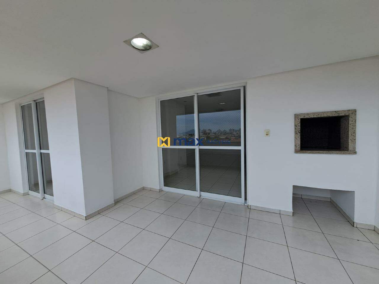 Apartamento para aluguel no Centro: sacada com churrasqueira