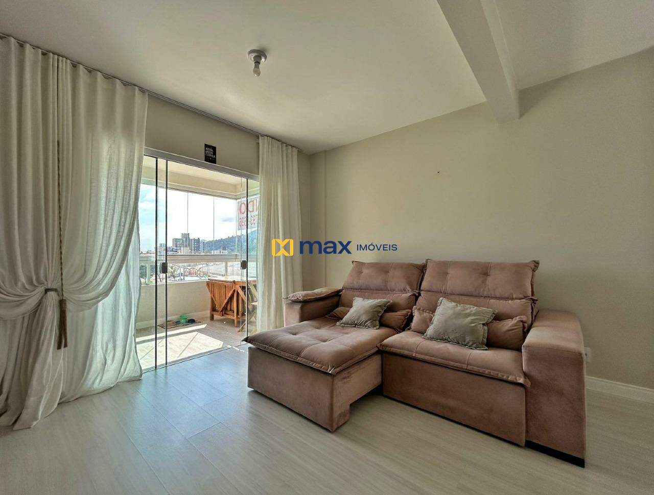 Casa à venda no Gravatá: Sala de Estar e TV 