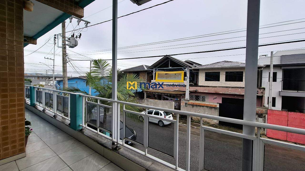Casa à venda no Cidade Nova: Sacada com churrasqueira