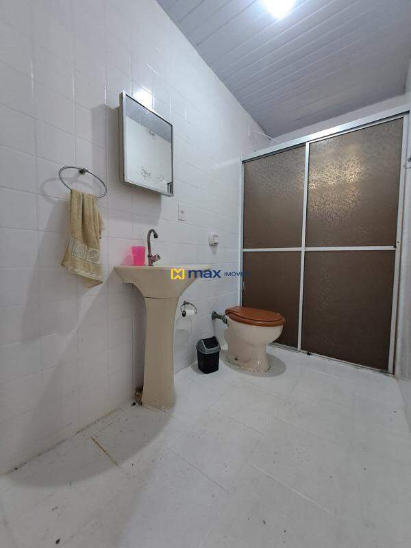 Casa à venda no Centro: Banheiro social