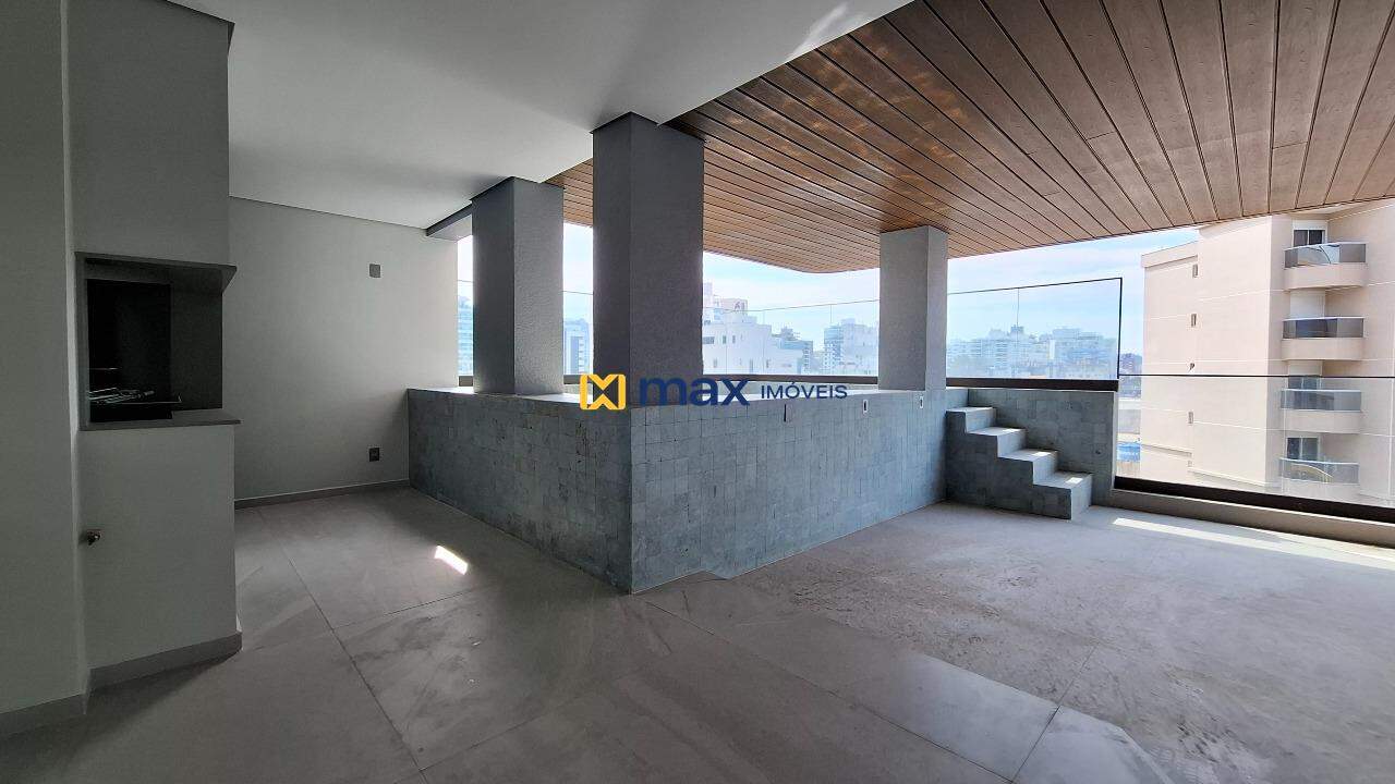 Apartamento à venda no Praia Brava de Itajaí: Piscina e churrasqueira