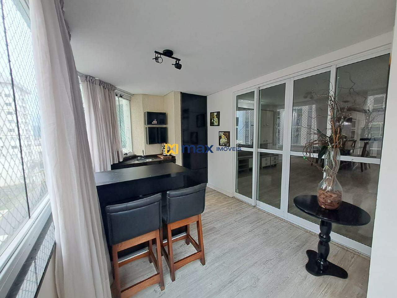 Apartamento para aluguel no Centro: Sacada com churrasqueira