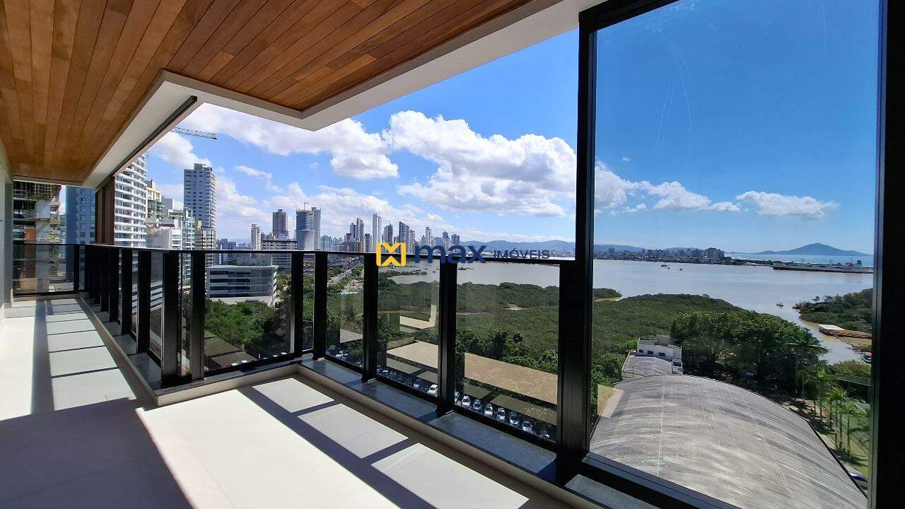 Apartamento à venda no Fazenda: Sacada com churrasqueira
