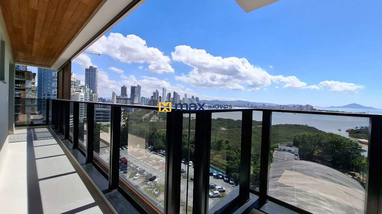 Apartamento à venda no Fazenda: Sacada com churrasqueira