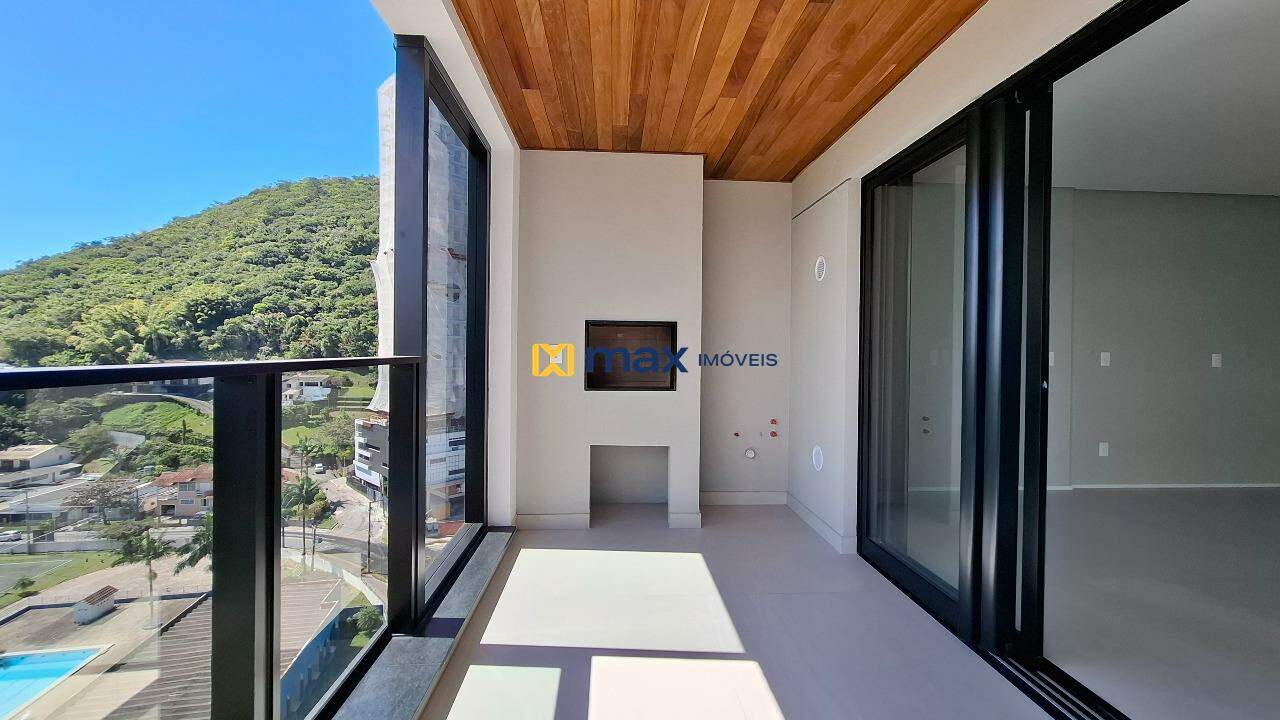 Apartamento à venda no Fazenda: Sacada com churrasqueira