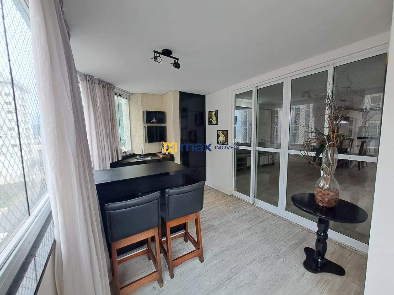 Apartamento à venda no Centro: Sacada com churrasqueira