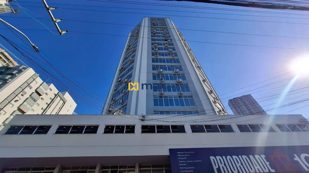 Sala à venda no Centro: Fachada