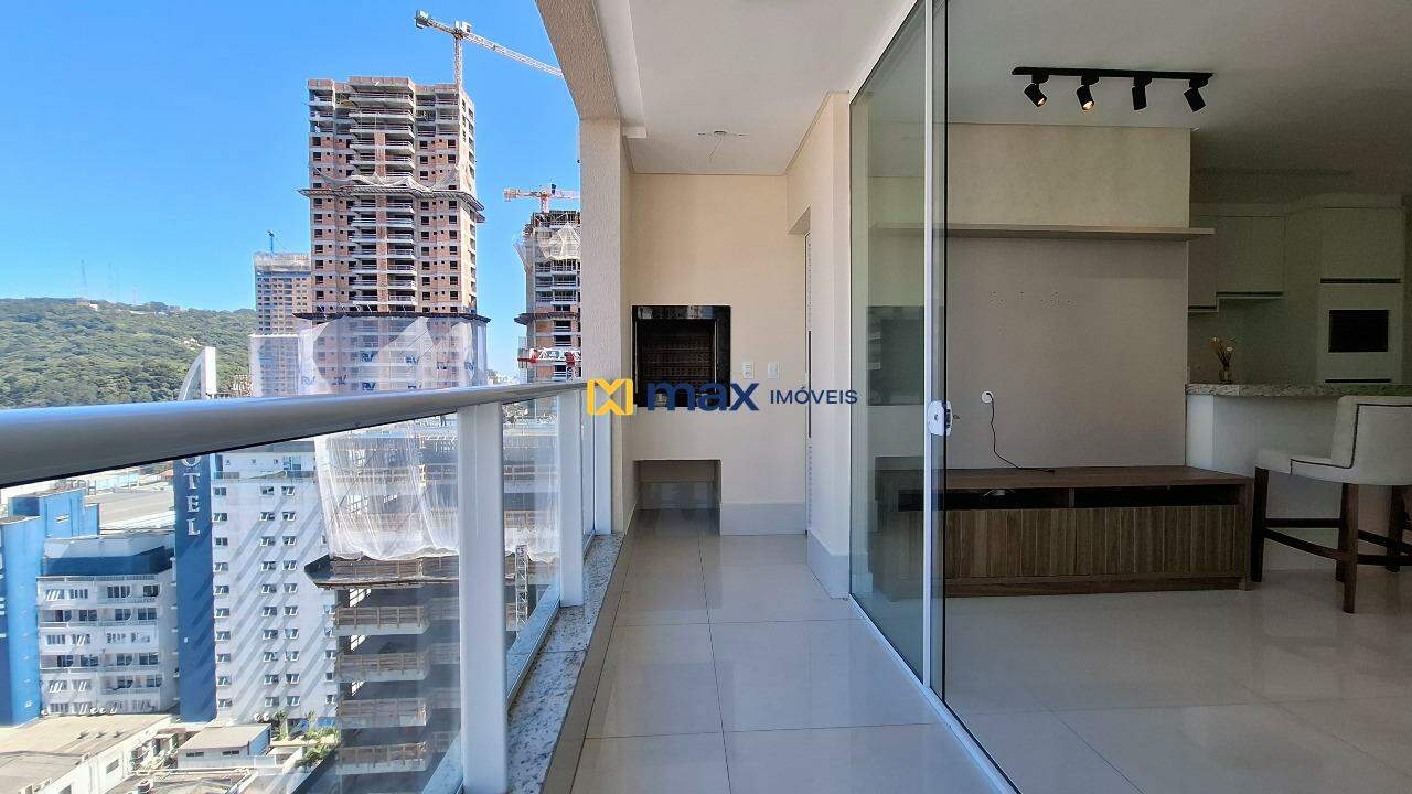 Apartamento à venda no Fazenda: Sacada com churrasqueira