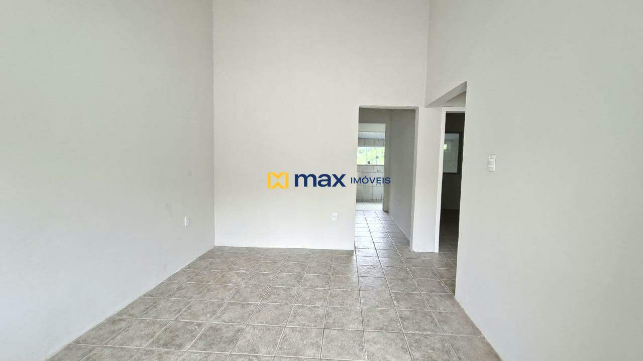 Casa para aluguel no Cordeiros: Sala de estar