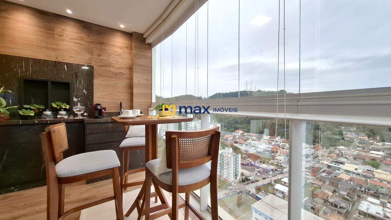 Apartamento à venda no Fazenda: Sacada com churrasqueira