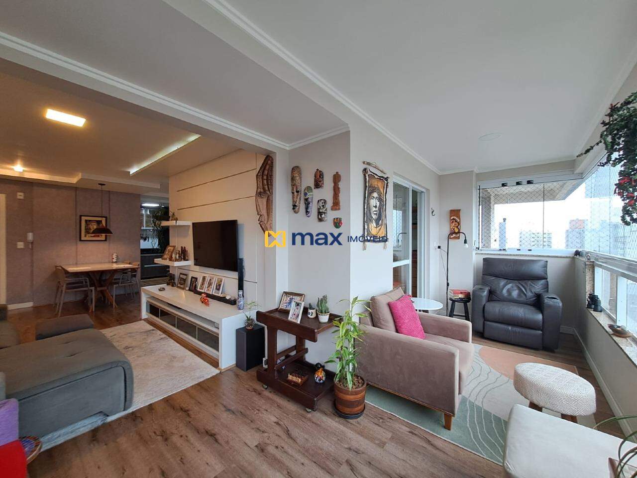 Apartamento à venda no Centro: Living Integrado