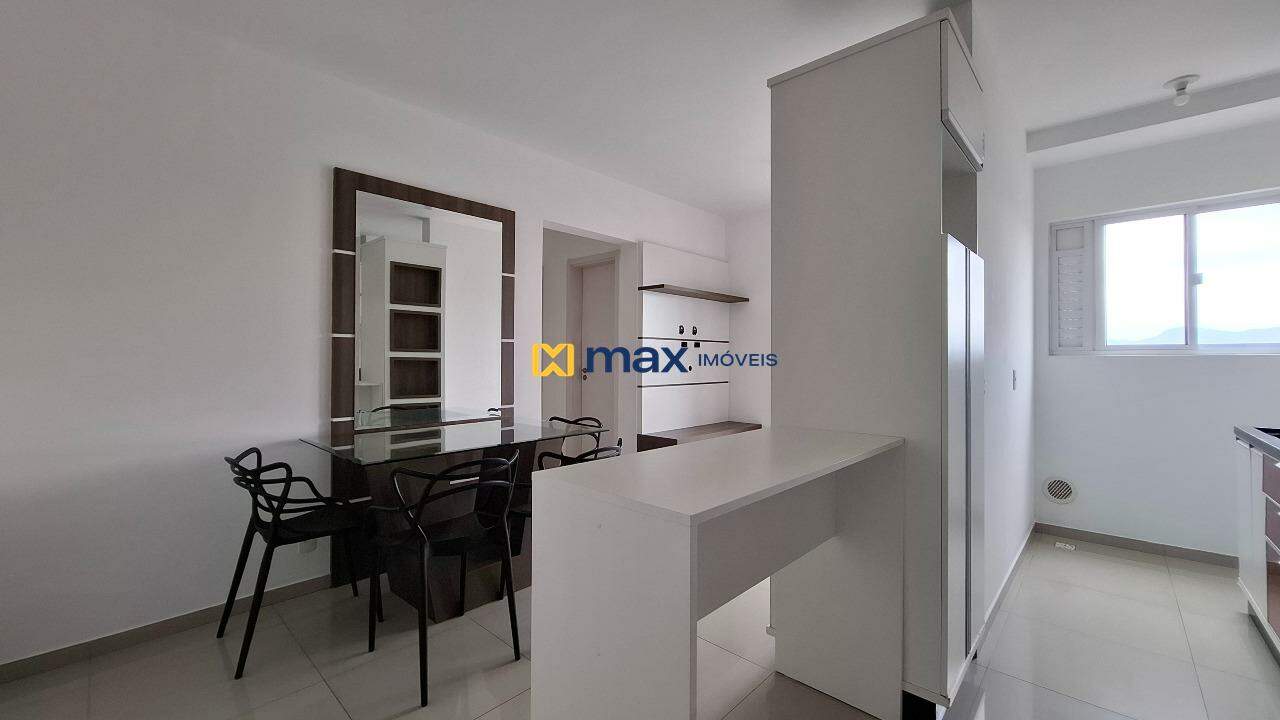 Apartamento à venda no Cordeiros: Living