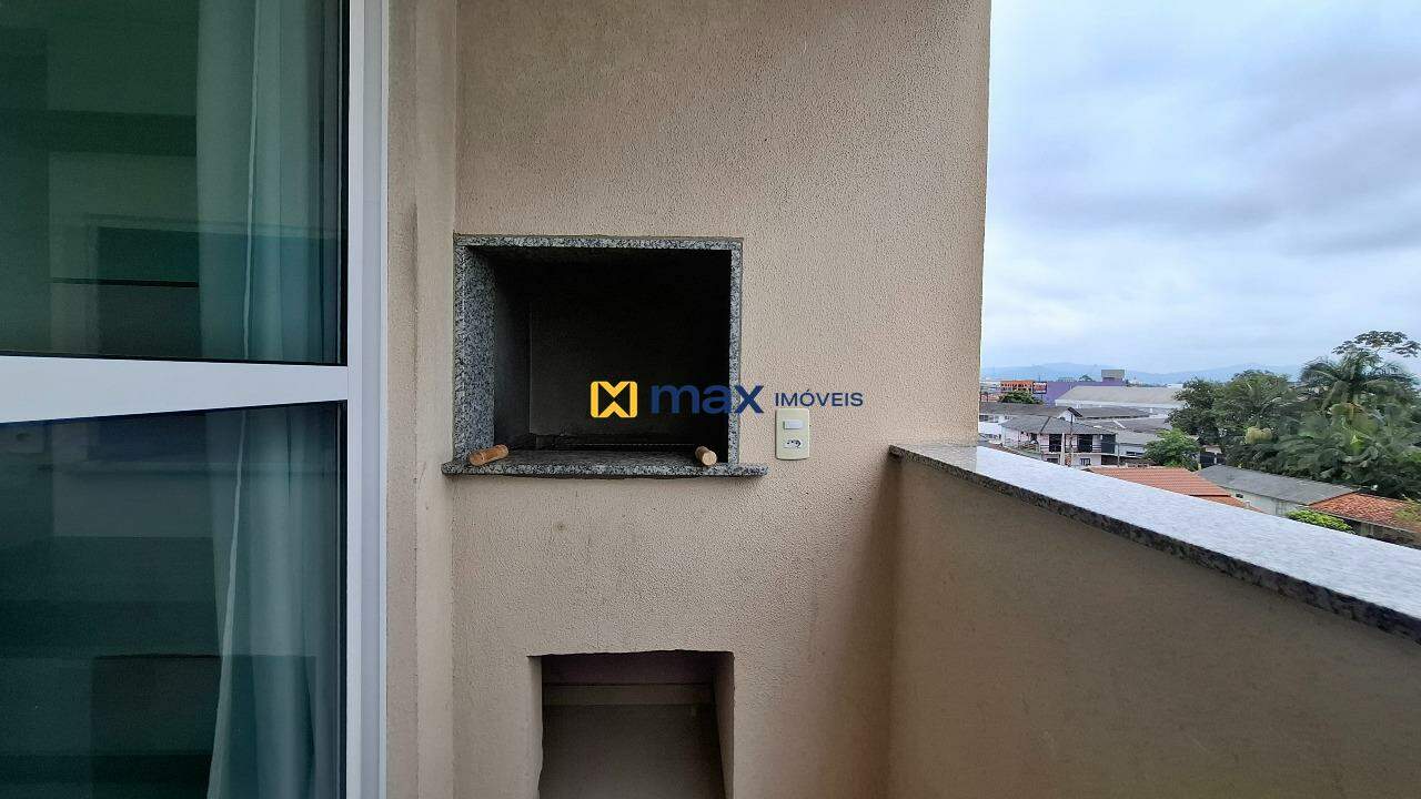 Apartamento à venda no Cordeiros: Sacada com churrasqueira