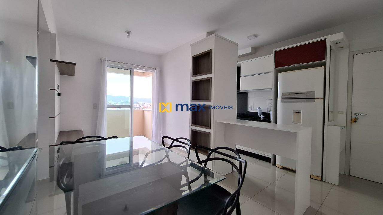 Apartamento à venda no Cordeiros: Living