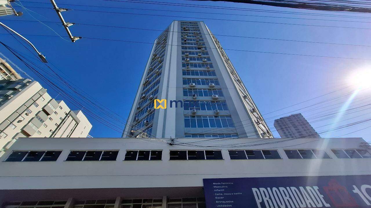 Sala à venda no Centro: Fachada