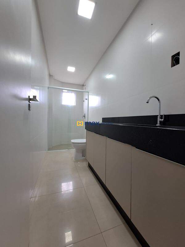 Apartamento para aluguel no Gravatá: Banheiro social