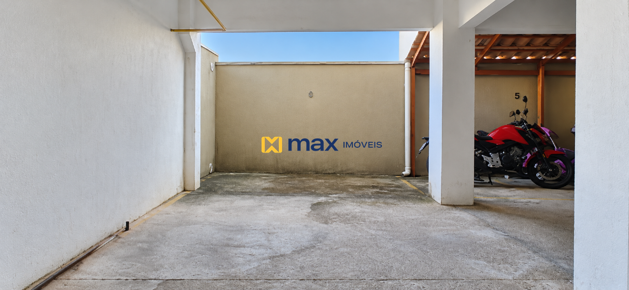Apartamento para aluguel no Santa Regina: garagem