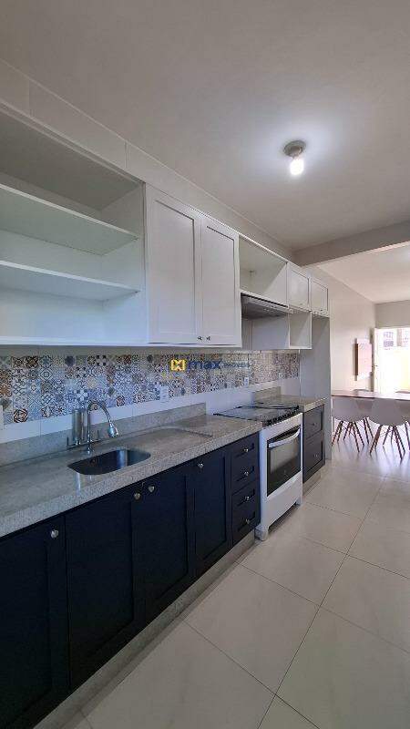 Casa à venda no Centro: Cozinha com móveis planejados