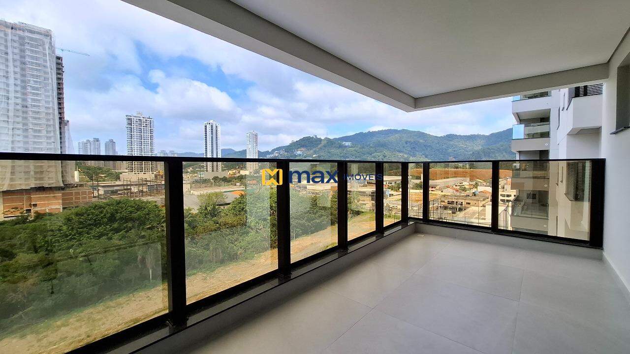 Apartamento à venda no Praia Brava: Sacada com churrasqueira