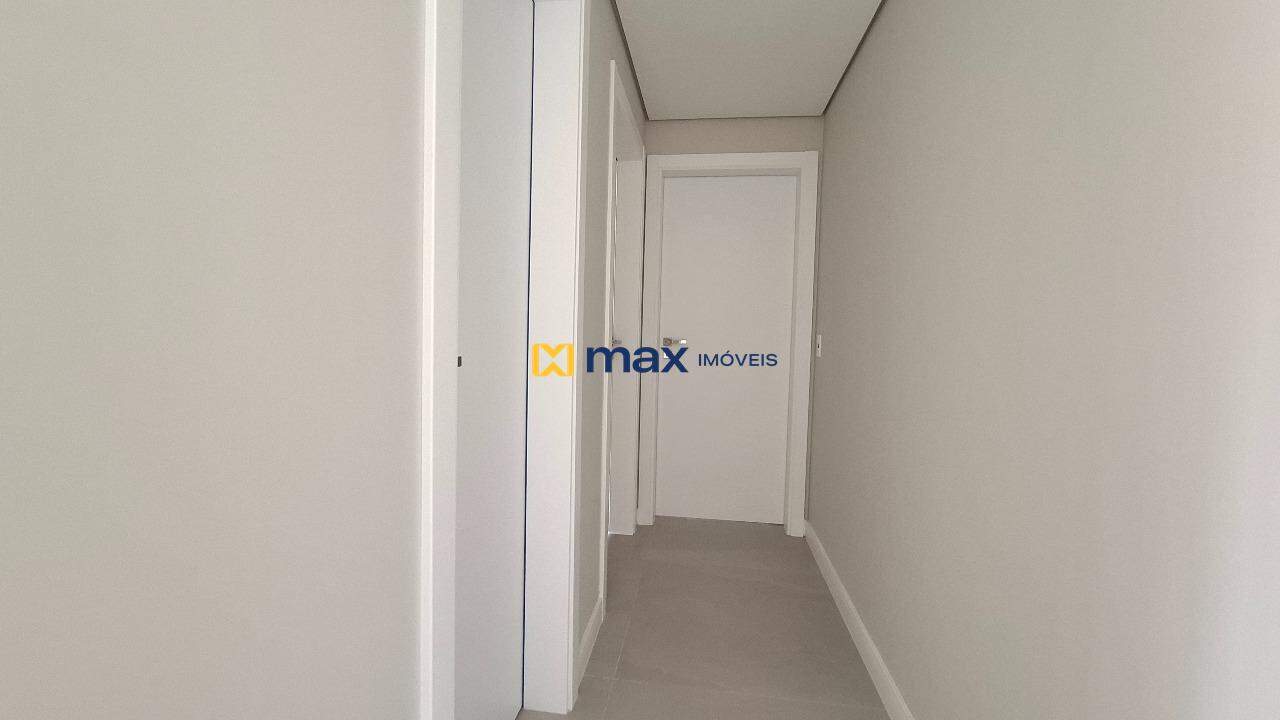 Apartamento à venda no Praia Brava: Corredor