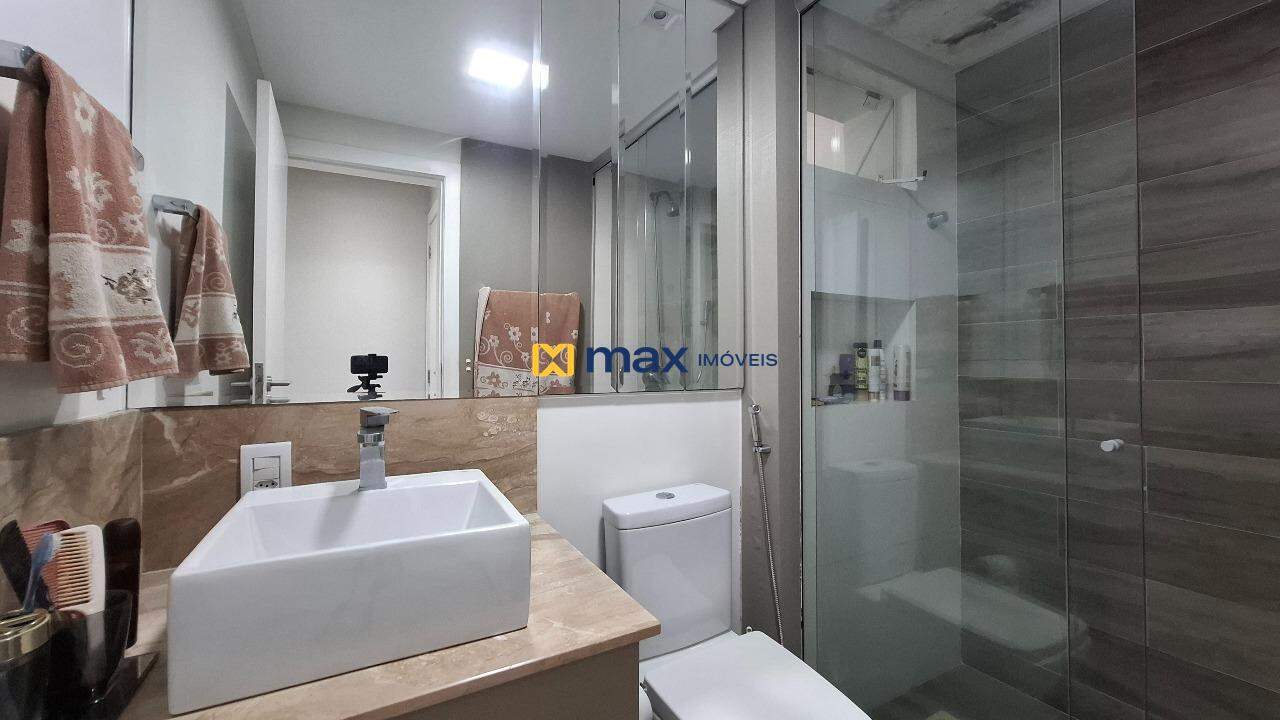 Apartamento à venda no Centro: Banheiro suíte