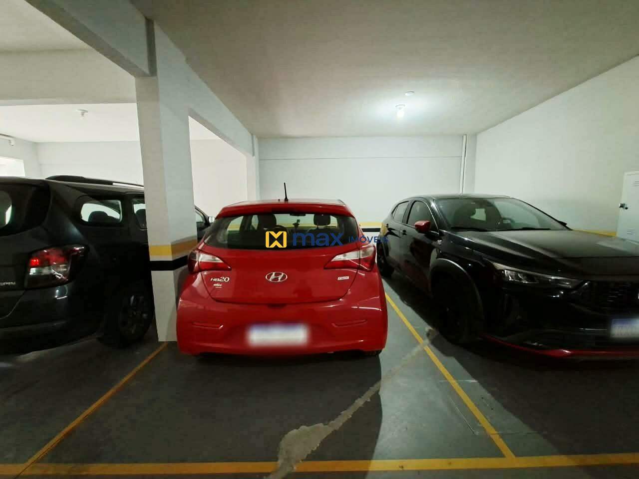 Apartamento para aluguel no Santa Regina: garagem
