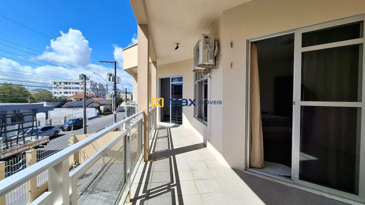 Casa à venda no Cordeiros: Sacada