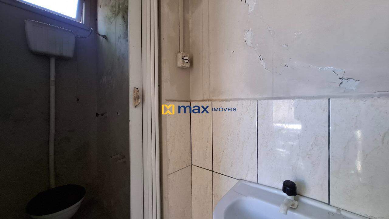 Casa à venda no Cordeiros: Lavabo - Área externa