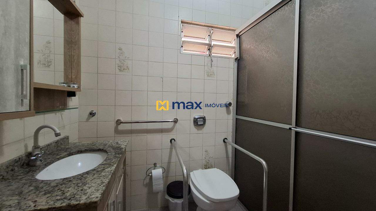 Casa à venda no Cordeiros: Banheiro social