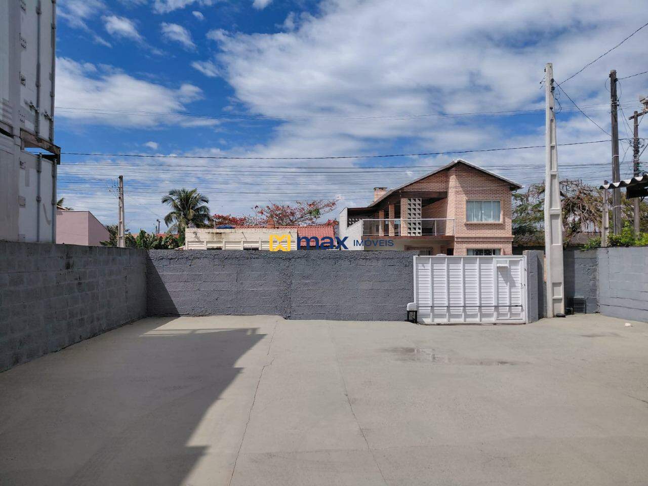 Casa para aluguel no Meia Praia: Pátio