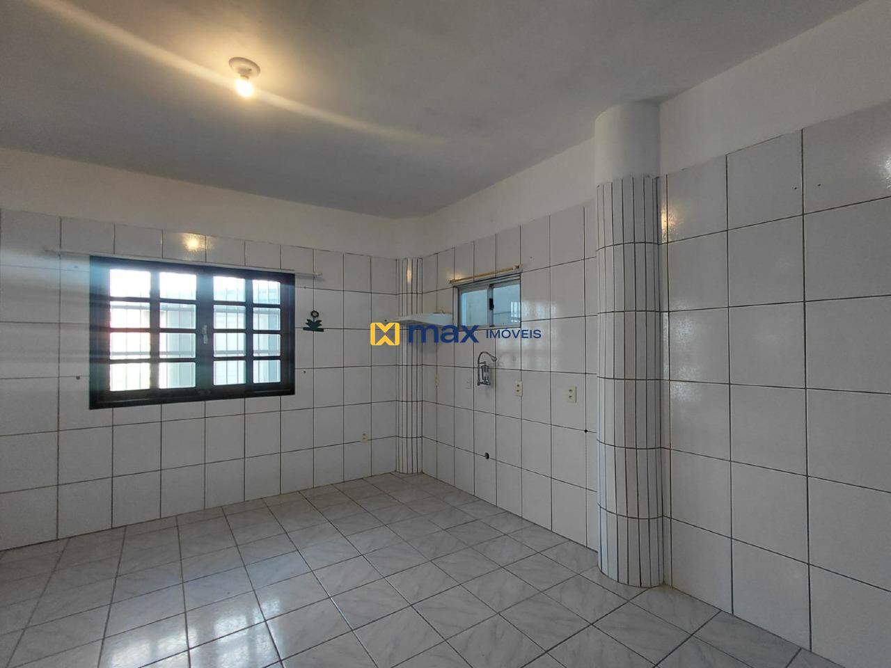 Casa para aluguel no Meia Praia: Cozinha