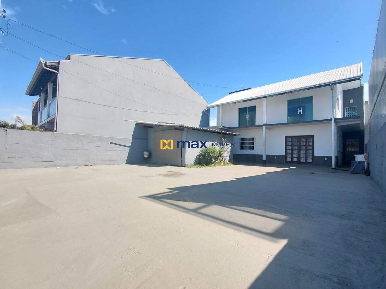 Casa para aluguel no Meia Praia: 