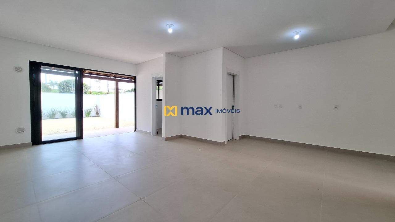 Casa à venda no Itaipava: Living integrado