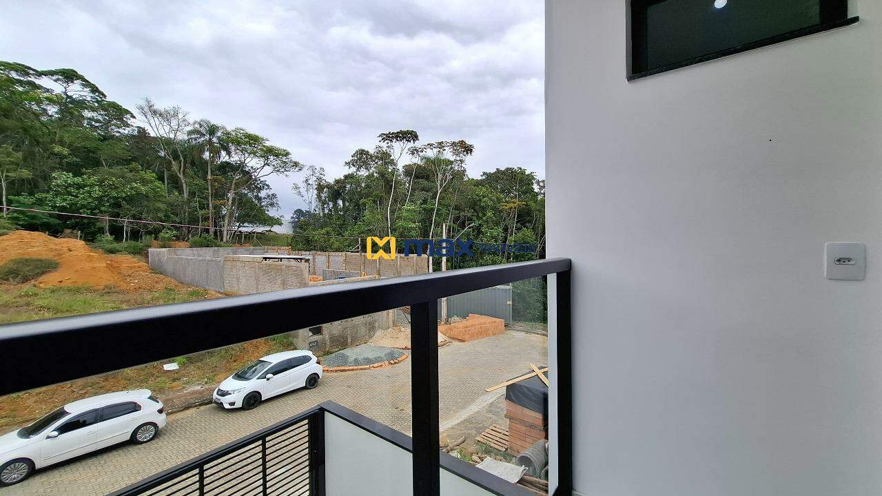Casa à venda no Itaipava: Sacada