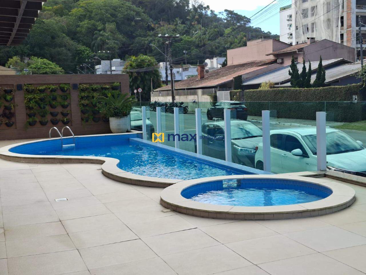 Apartamento para aluguel no Cabeçudas: Piscina