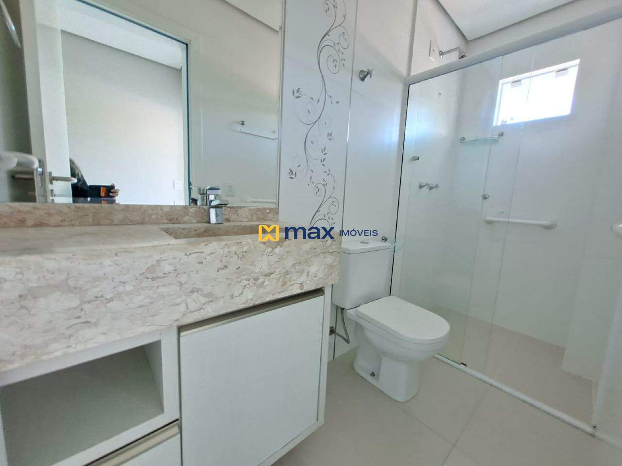 Apartamento para aluguel no Cabeçudas: Banheiro da Suíte 1
