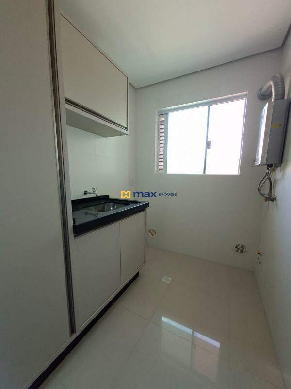 Apartamento para aluguel no Cabeçudas: Área de servilo