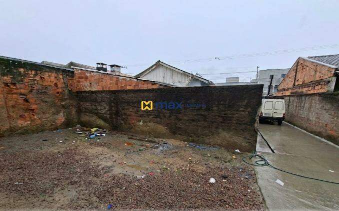 Casa para aluguel no São Vicente: Pátio frontal