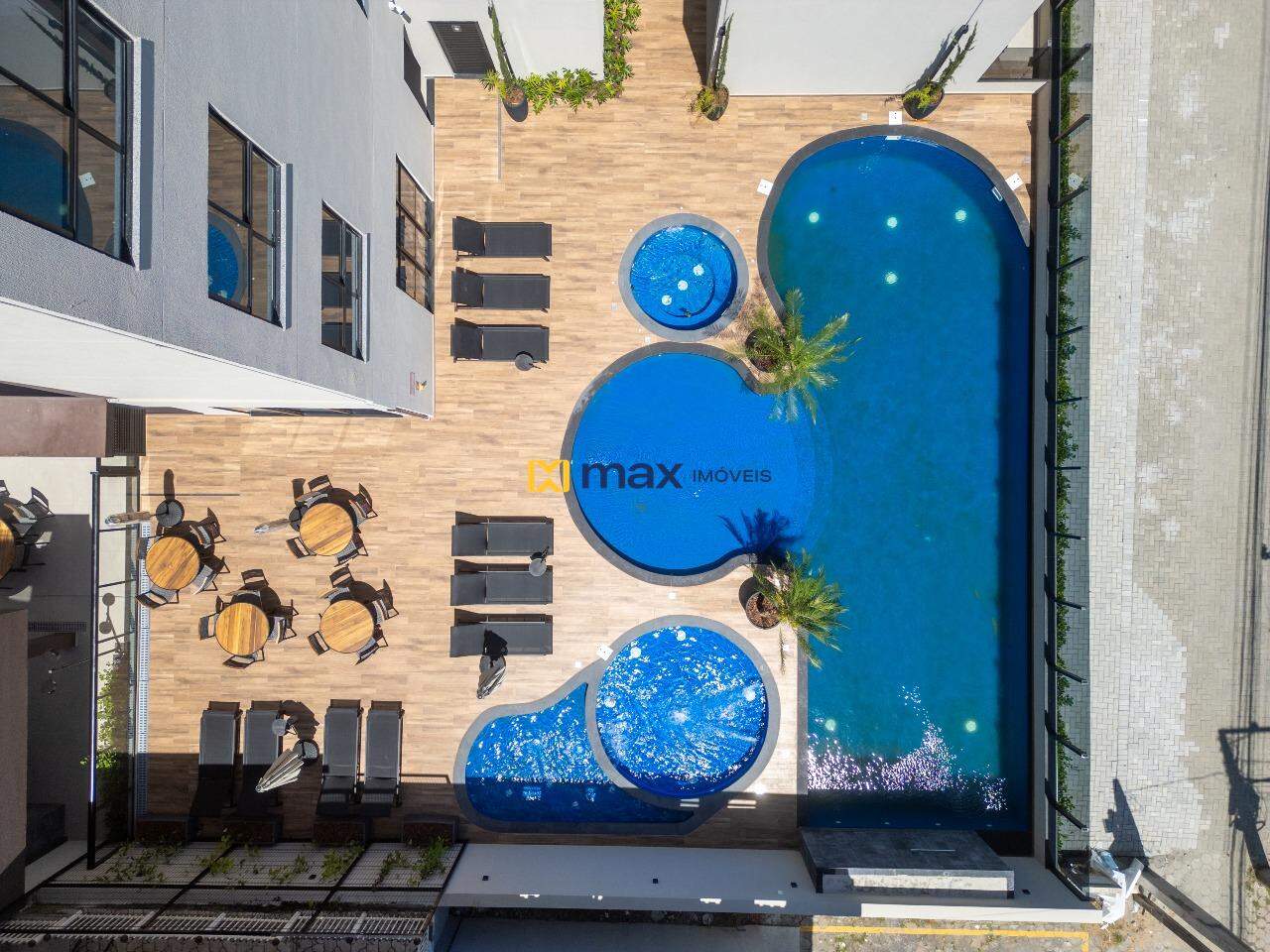 Apartamento à venda no Armação Itapocoroy: Piscinas