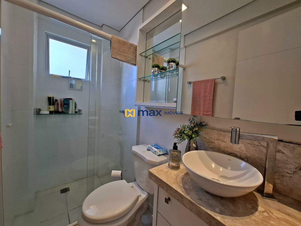 Apartamento à venda no Tabuleiro: banheiro suíte